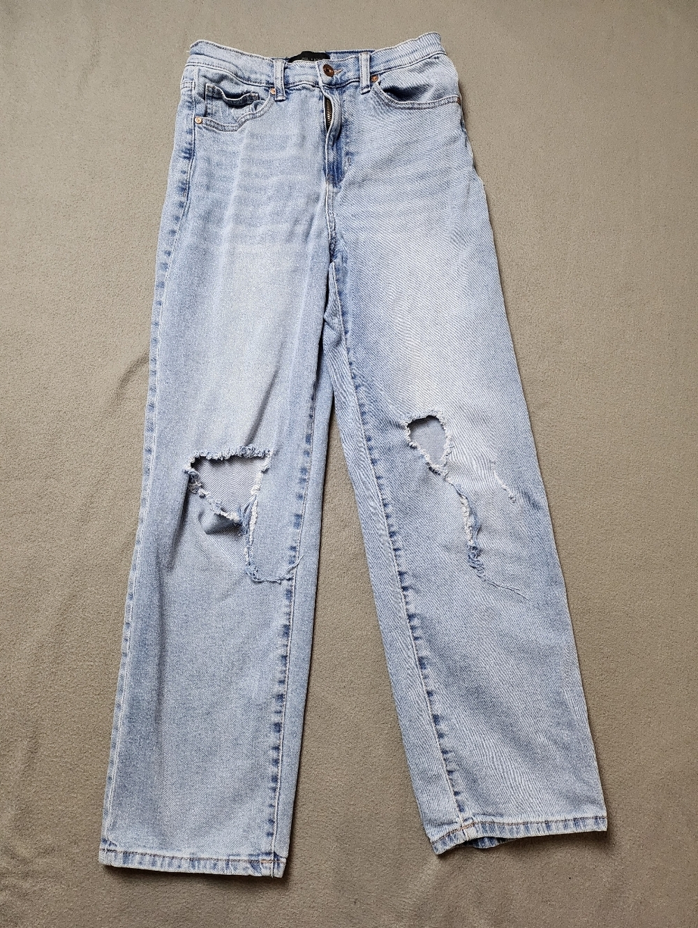 Kendal and Kylie High Rise Skater Loose leg jeans Distressed knee baggy size 27